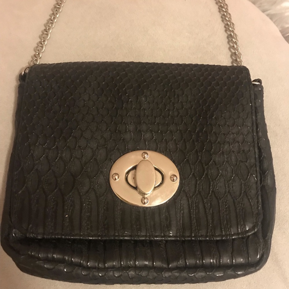 BLACK CROSSBODY WITH SILVER HARDWARE